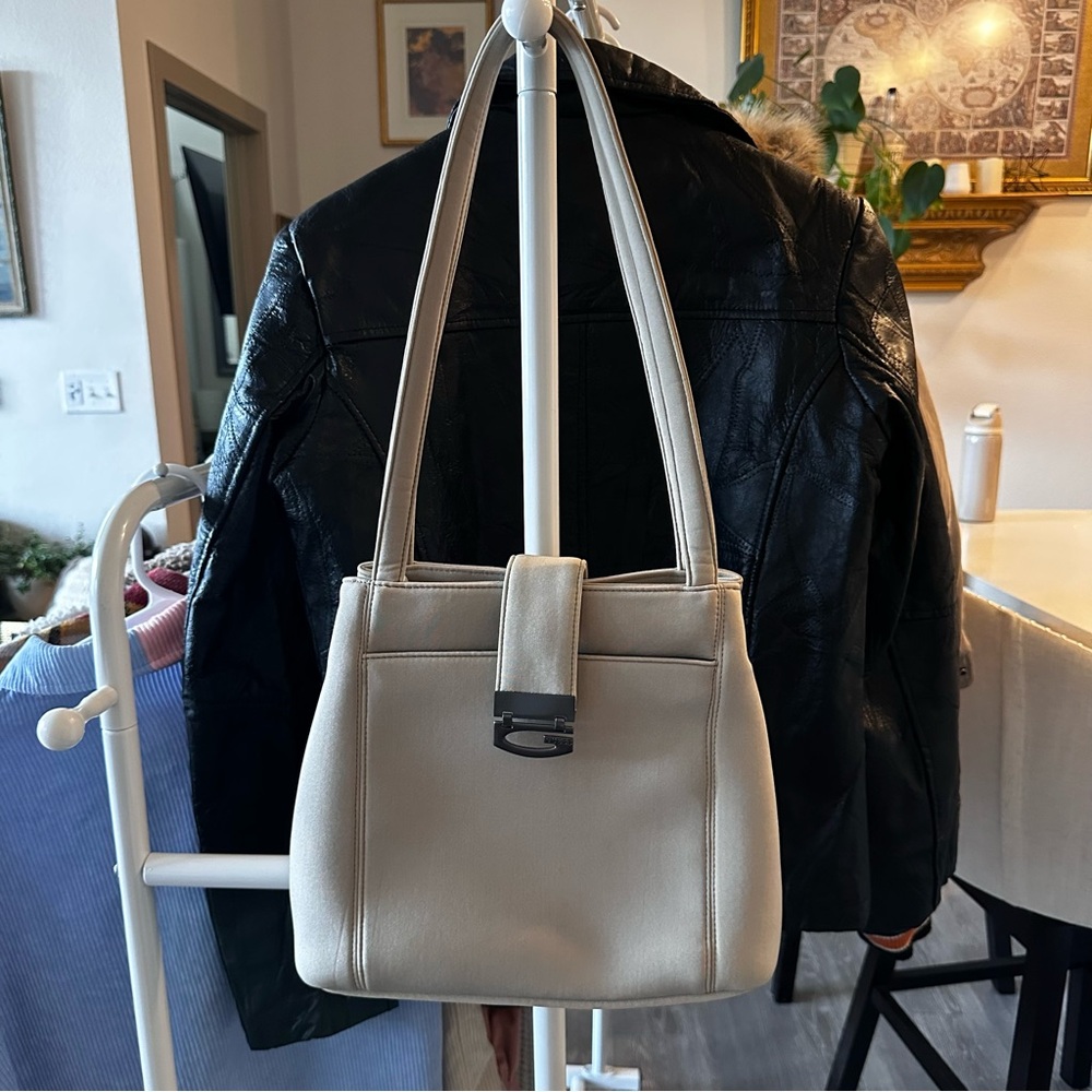 Guess Cream Shoulder Bag with Sophisticated Design